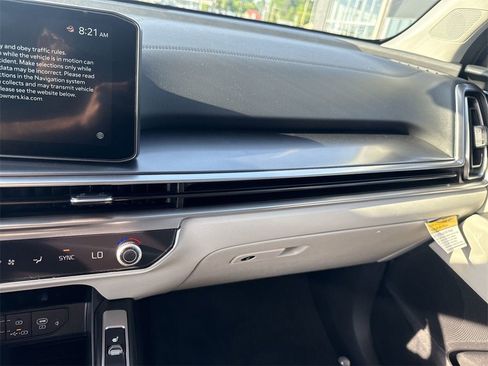 New 2025 Kia Sorento S image 11