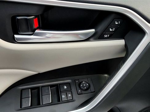 Certified 2025 Toyota RAV4 XLE Premium image 32