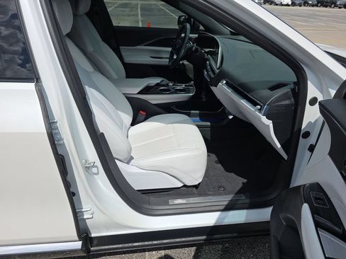 Used 2024 Cadillac Lyriq Luxury RWD image 5