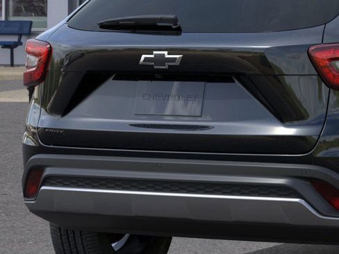New 2025 Chevrolet Trax LT w/ Sunroof Package image 7