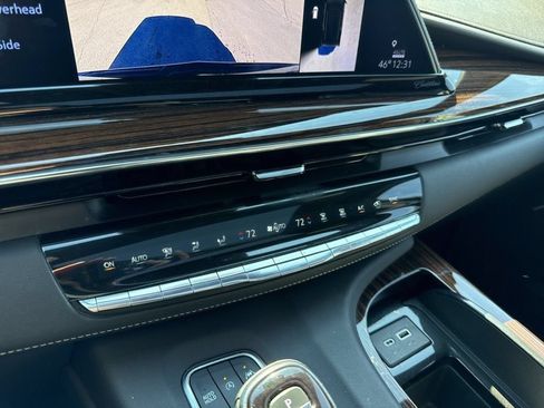 Used 2023 Cadillac Escalade Premium Luxury AWD/4WD image 39