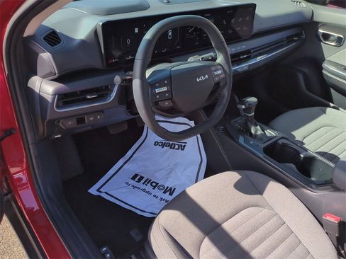 Certified 2025 Kia K4 EX image 9