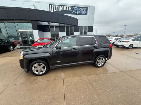 Used 2014 GMC Terrain SLE FWD image 3