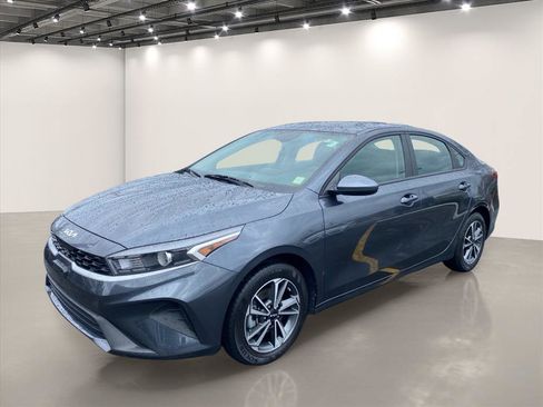 Certified 2023 Kia Forte LXS FWD image 4