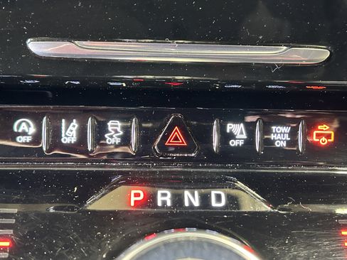 Certified 2022 Jeep Wagoneer Series III w/ Premium Group I image 37