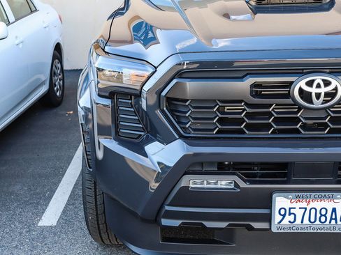 Used 2024 Toyota Tacoma TRD Sport image 8