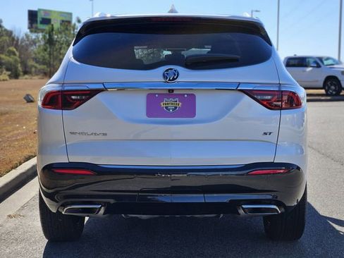 Used 2023 Buick Enclave Essence w/ Sport Touring Edition image 5