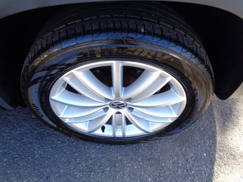Used 2015 Volkswagen Tiguan SEL image 27