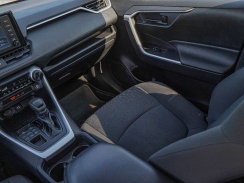Used 2019 Toyota RAV4 LE image 22