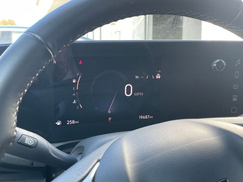 Used 2025 Buick Envista Sport Touring image 38