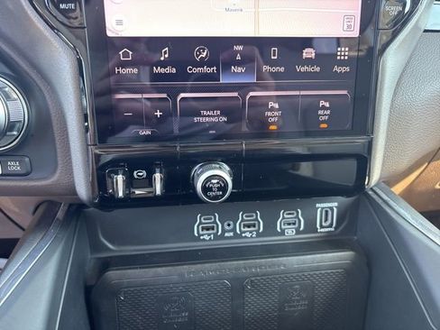 Used 2025 RAM 1500 Laramie w/ Advanced Safety Group II AWD/4WD image 10
