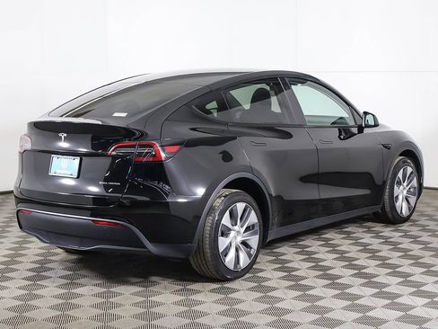 Used 2023 Tesla Model Y Long Range image 11