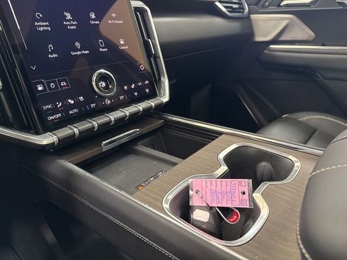 Used 2024 GMC Acadia Denali w/ Super Cruise Package image 22