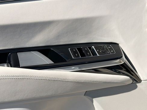 Certified 2025 Cadillac Escalade ESV Sport Platinum AWD/4WD image 27