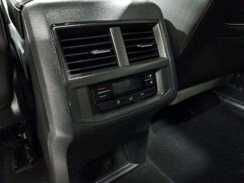 Used 2023 Volkswagen Atlas SE AWD/4WD image 16