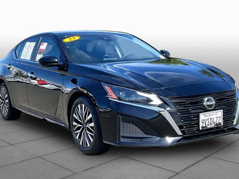 Used 2023 Nissan Altima 2.5 SV FWD image 2