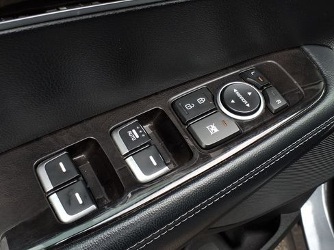 Used 2018 Kia Sorento LX image 11