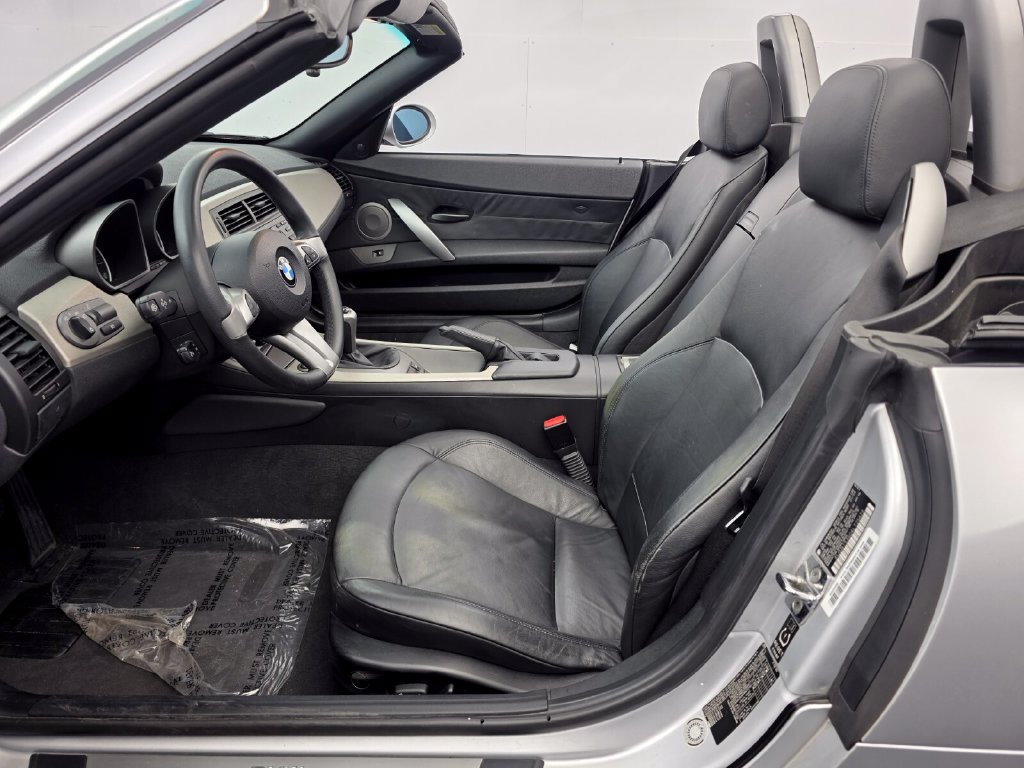 Used 2004 BMW Z4 3.0i RWD image 10