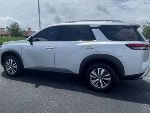 Used 2023 Nissan Pathfinder SL FWD image 6