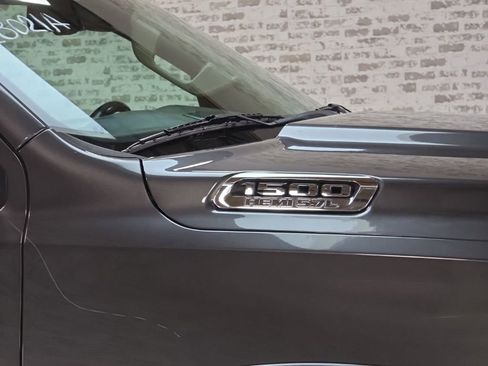 Used 2019 RAM 1500 Laramie AWD/4WD image 8
