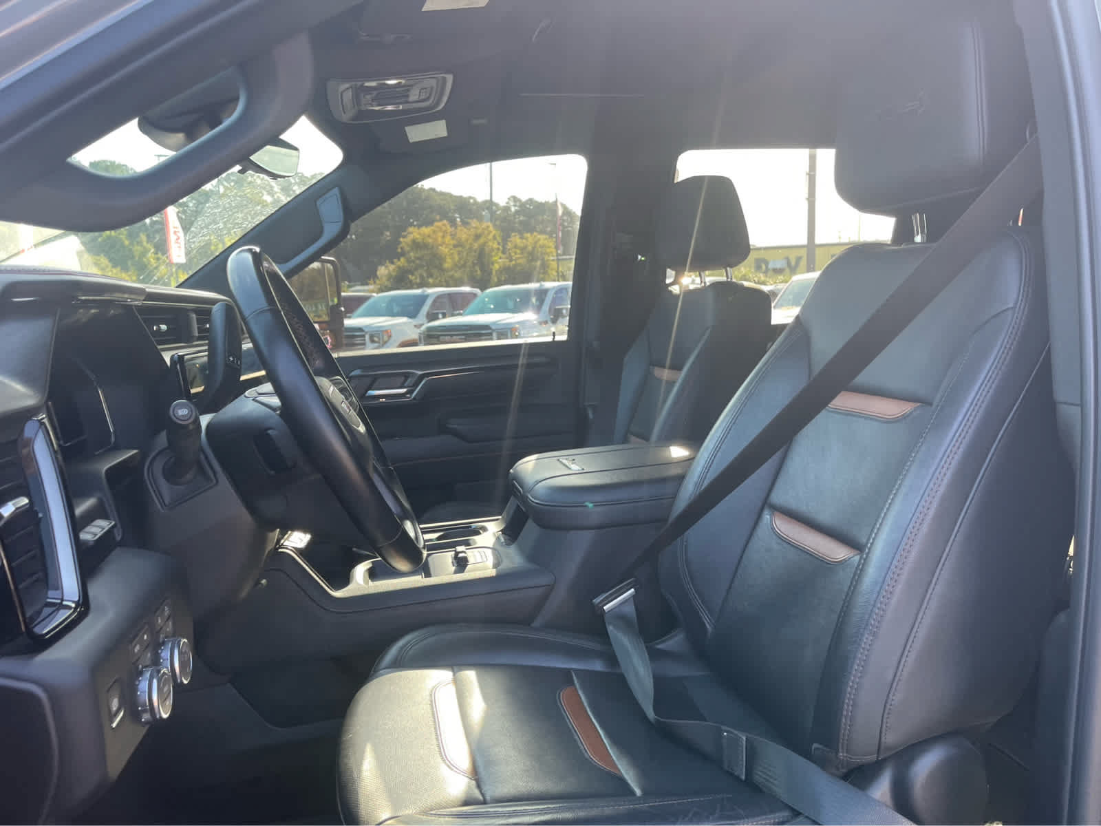 Used 2024 GMC Sierra 2500 AT4 w/ AT4 Premium Plus Package AWD/4WD image 12