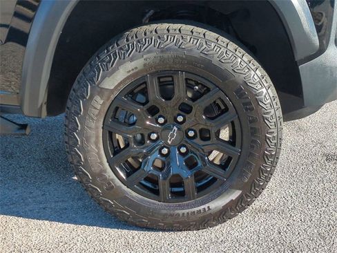 Used 2023 Chevrolet Colorado Trail Boss w/ Technology Package image 11