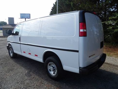Used 2018 Chevrolet Express 2500 w/ Driver Convenience Package RWD image 3