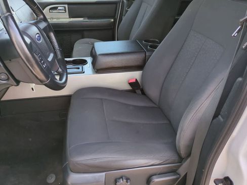 Used 2017 Ford Expedition XLT AWD/4WD image 16