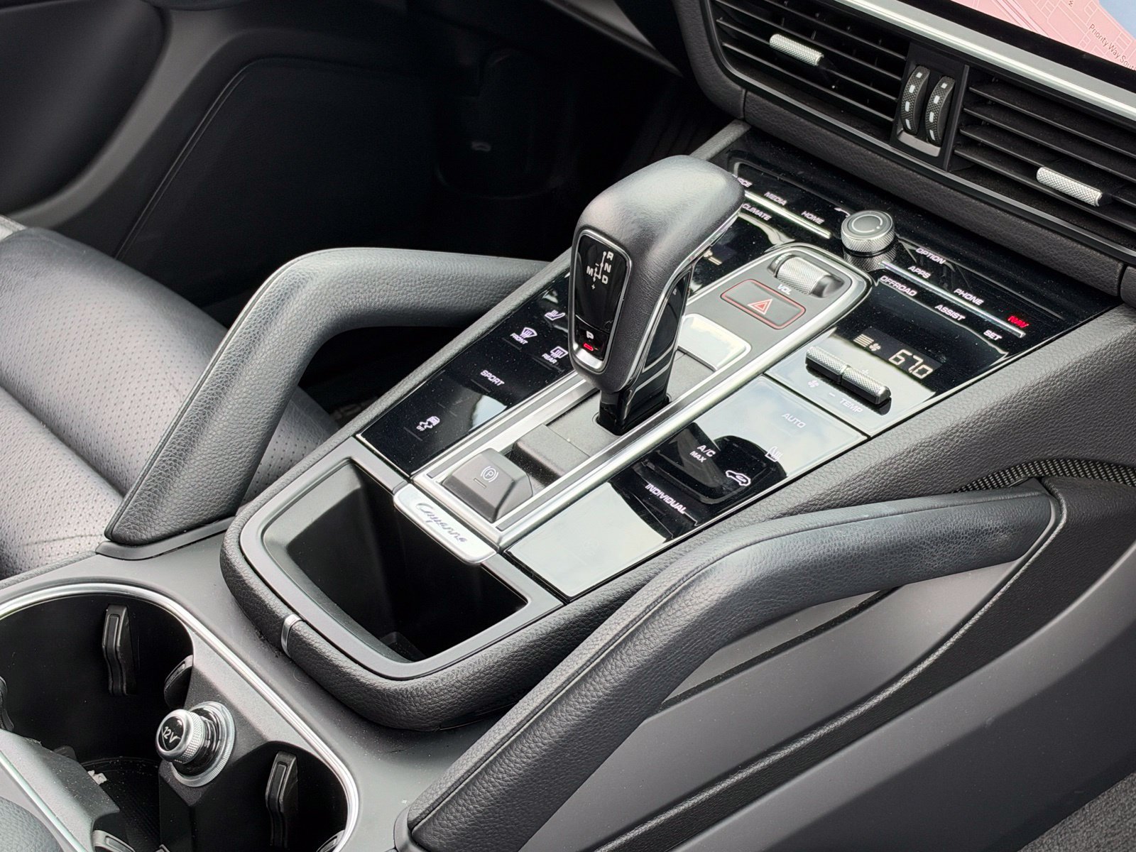 Certified 2023 Porsche Cayenne AWD/4WD image 38