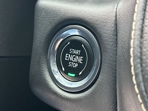 Used 2023 Chevrolet Suburban Premier image 37