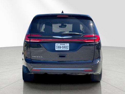Used 2023 Chrysler Pacifica Touring-L FWD image 5