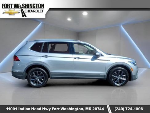 Used 2022 Volkswagen Tiguan SE AWD/4WD image 2