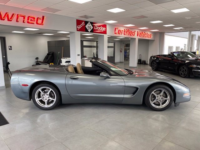 Used 2004 Chevrolet Corvette Convertible w/ Preferred Equipment Group RWD image 2