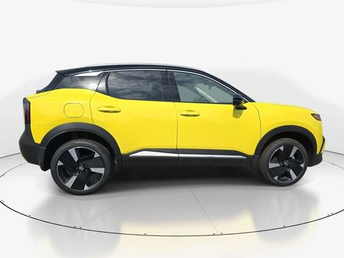 New 2026 Nissan Kicks SR FWD image 12