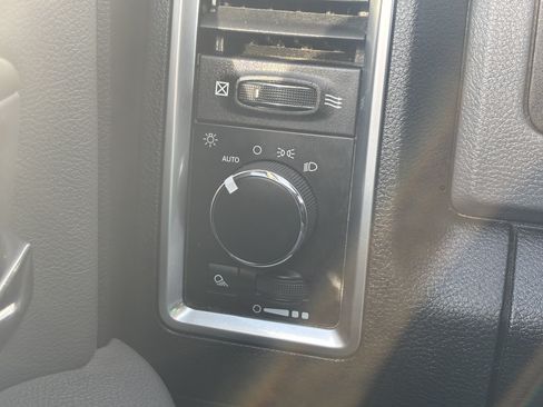 Used 2018 RAM 2500 SLT AWD/4WD image 18