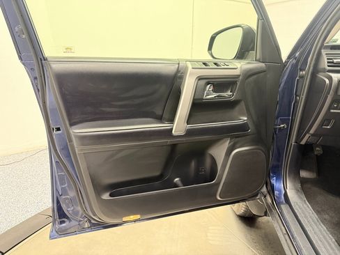 Used 2019 Toyota 4Runner SR5 Premium image 9