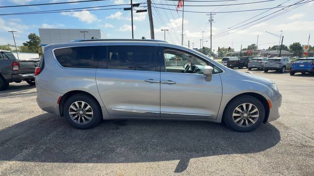Used 2020 Chrysler Pacifica Touring-L Plus FWD image 9