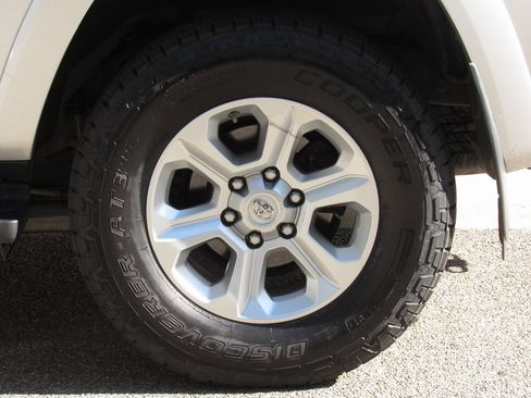 Certified 2020 Toyota 4Runner SR5 image 33