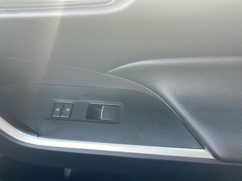 Used 2025 Toyota RAV4 XLE AWD/4WD image 32