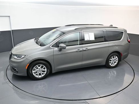 Used 2022 Chrysler Pacifica Touring-L image 24