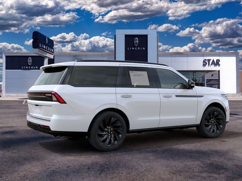 New 2027 Lincoln Navigator Reserve w/ Jet Appearance Package AWD/4WD image 6