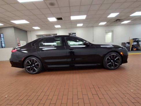 Used 2026 BMW 750e xDrive AWD/4WD image 7