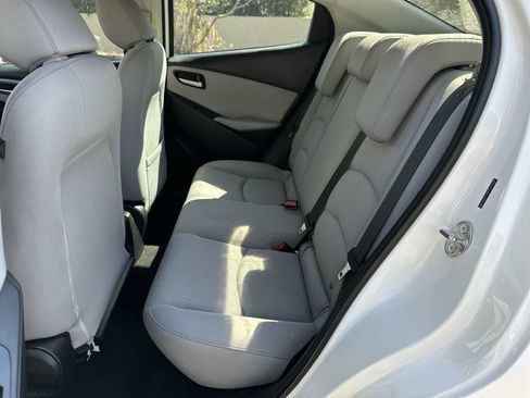 Used 2019 Toyota Yaris LE image 17