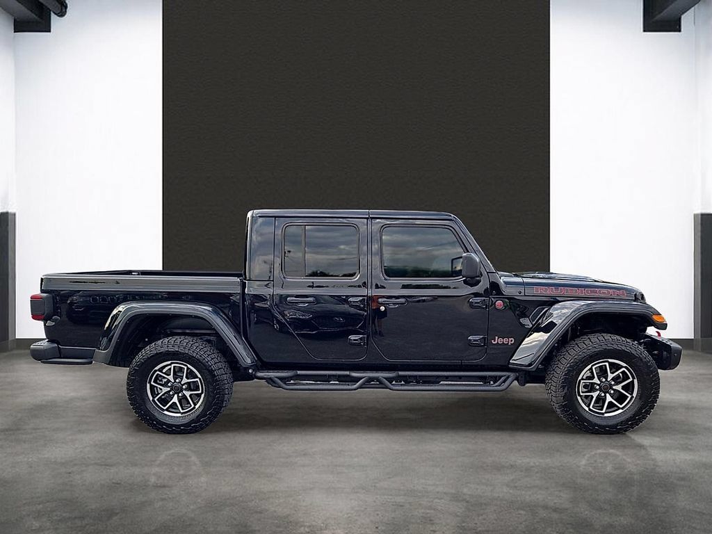 Used 2025 Jeep Gladiator Rubicon AWD/4WD image 10