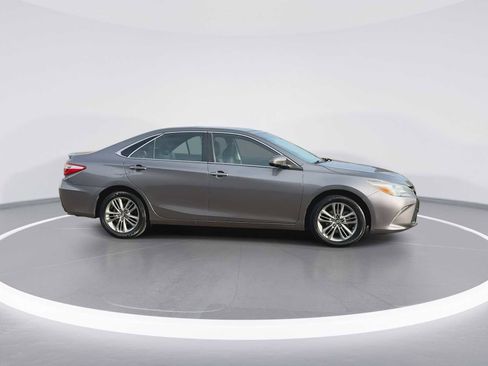 Certified 2017 Toyota Camry SE image 9