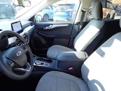 Used 2020 Ford Escape SE image 16