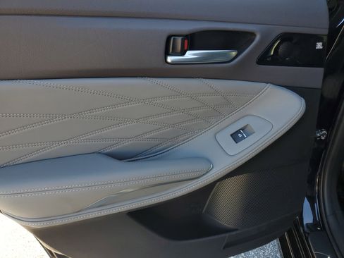 Used 2022 Toyota Avalon Limited FWD image 11