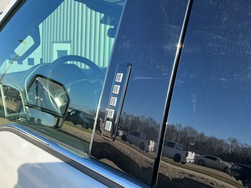 Used 2022 Ford F250 Platinum w/ FX4 Off-Road Package image 7