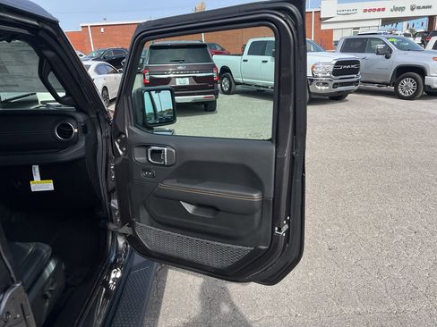 New 2025 Jeep Gladiator Sport image 15