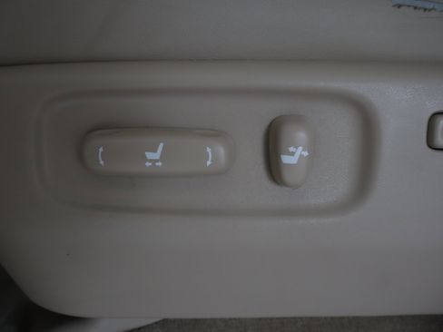 Used 2013 Toyota Land Cruiser AWD/4WD image 16